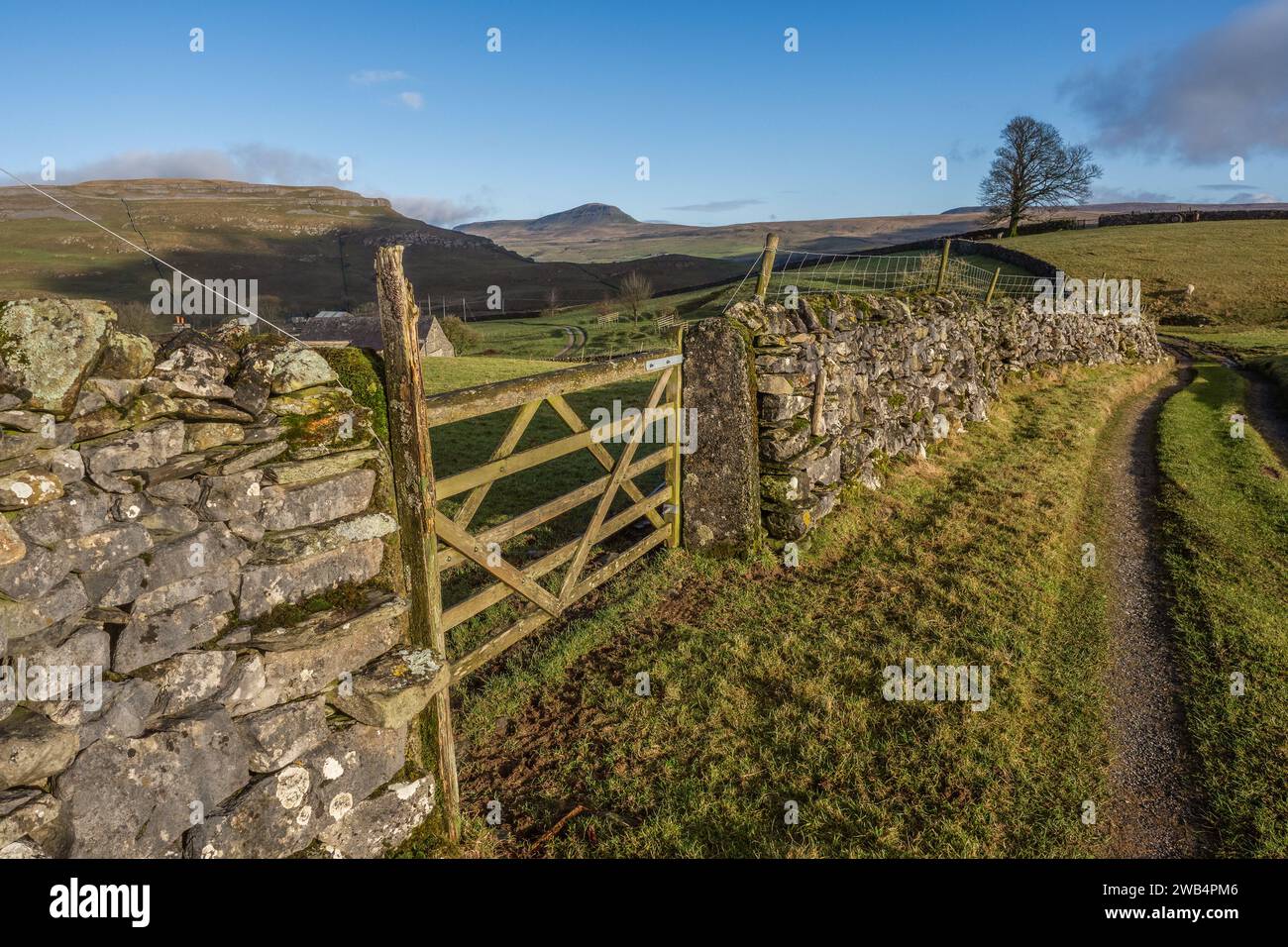 06.01.2024 Austwick, Craven, North Yorkshire, UK.sur le pont Pennine près de Feizor dans les Yorkshire Dales Banque D'Images