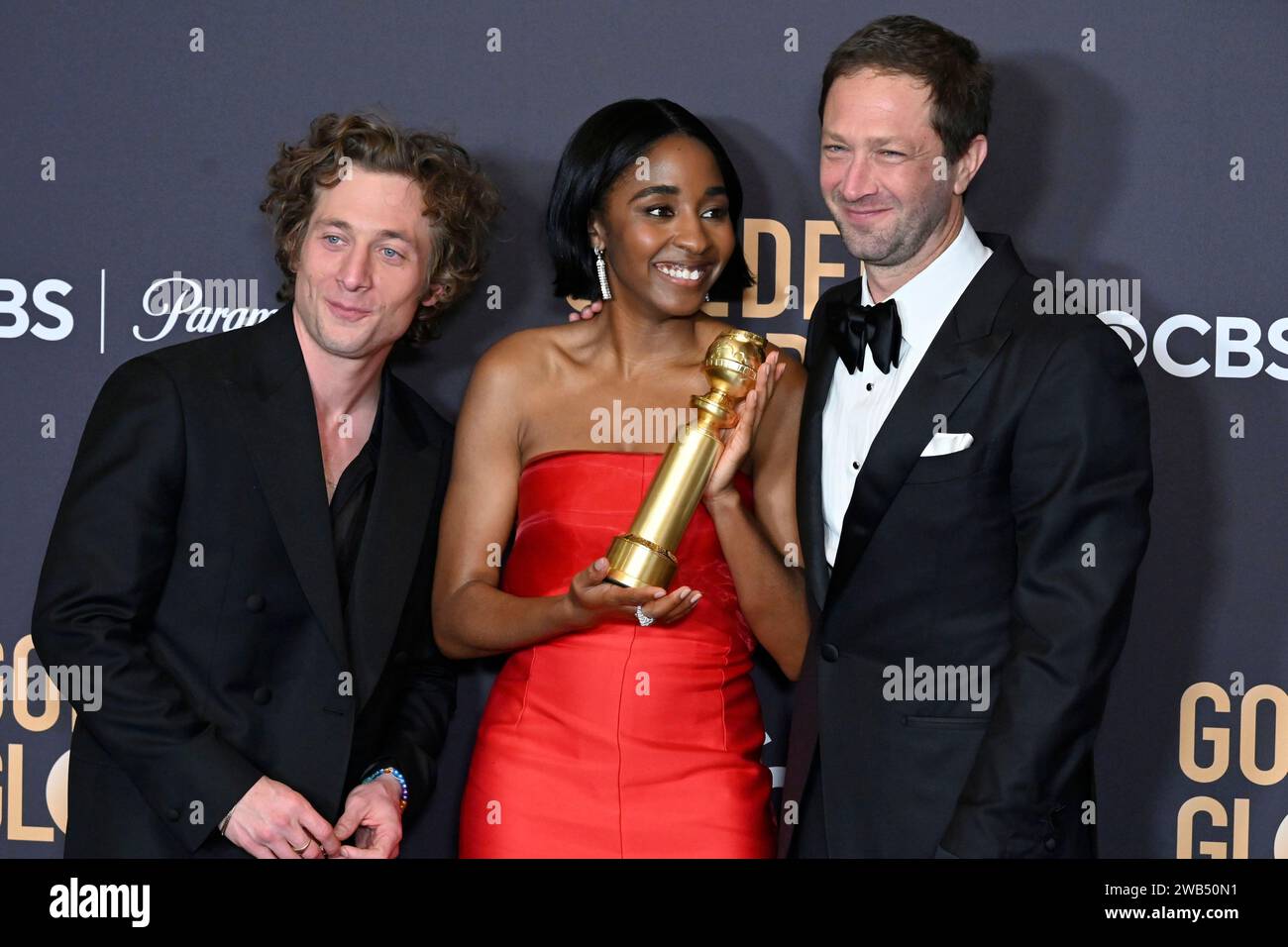 Jeremy Allen White, Ayo Edebiri und Ebon Moss-Bachrach BEI der Verleihung der 81. Golden Globe Awards im Beverly Hilton Hotel. Beverly Hills, 07.01.2024 Banque D'Images