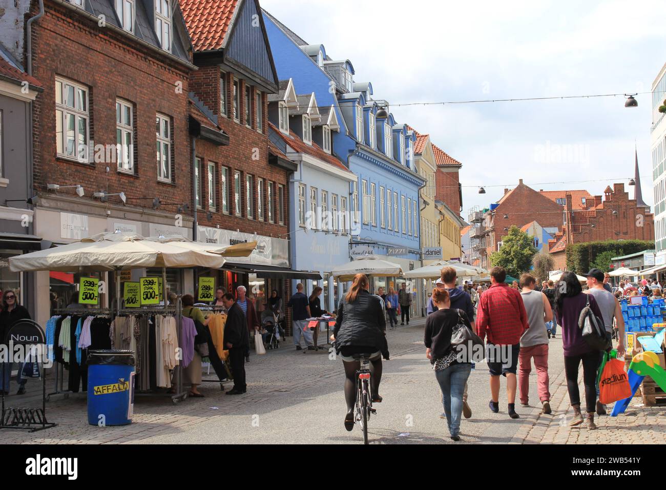 Petite ville de Roskilde, Danemark, pendant le célèbre festival de Roskilde. Le festival est l'un des plus grands festivals de musique en Europe. Banque D'Images