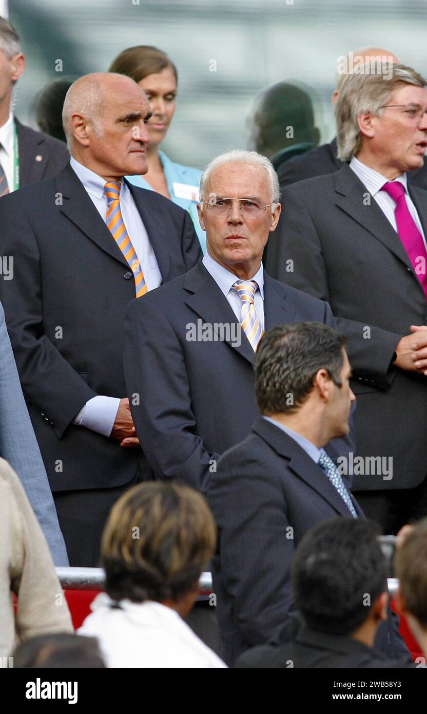 27 juin 2006 : président du comité organisateur de la coupe du monde, Franz Beckenbauer dans la foule avant la coupe du monde Fifa dernier match entre la France et l'Espagne joué à Hanovre 16. La France a gagné le match 3-1. BECKENBAUER décède en Allemagne le dimanche 7 janvier à l'âge de 78 ans Banque D'Images