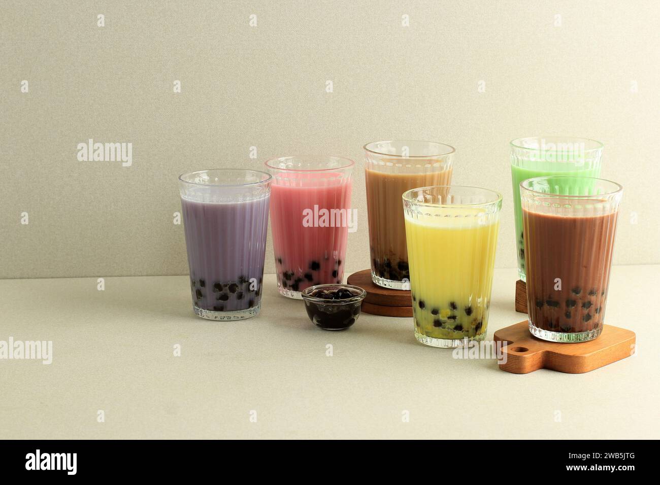 Diverses couleurs de thé au lait taiwanais Boba ou de thé Bubble Pearl Banque D'Images