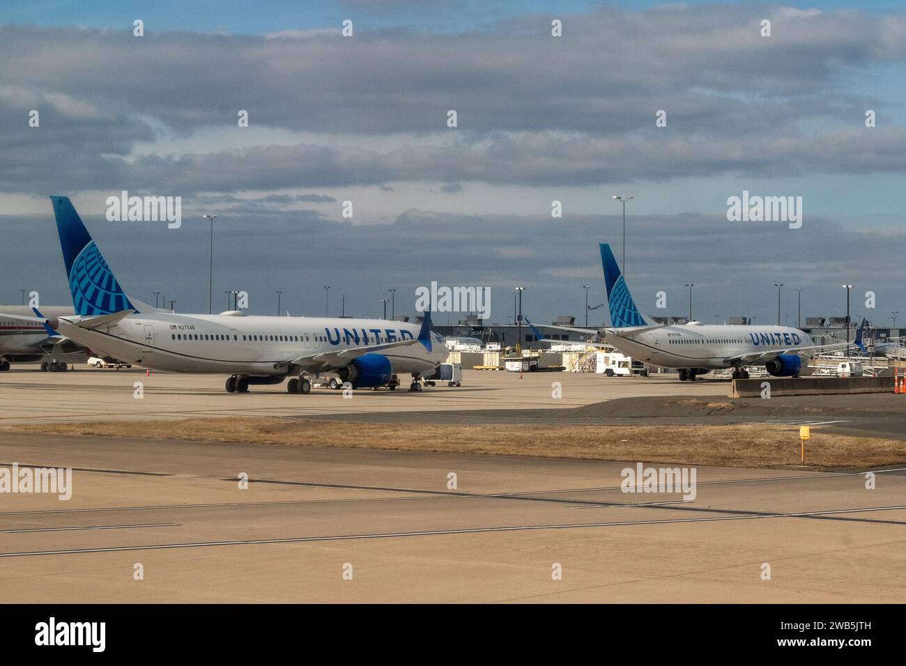 Aéroport de Dulles, Washington DC États-Unis - 8 janvier 2024 deux Boeing 737 Max 9 échoués à l'aéroport international de Dulles à Washington DC Banque D'Images Aéroport de Dulles, Washington DC États-Unis - 8 janvier 2024 deux Boeing 737 Max 9 échoués à l'aéroport international de Dulles à Washington DC Banque D'Images