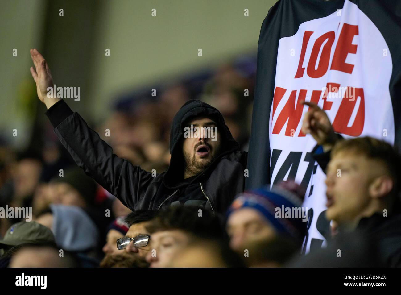 Wigan, Royaume-Uni. 08 janvier 2024. Supporters de Manchester United lors du match du troisième tour de la coupe FA Emirates Wigan Athletic vs Manchester United au DW Stadium, Wigan, Royaume-Uni, le 8 janvier 2024 (photo Steve Flynn/News Images) à Wigan, Royaume-Uni le 1/8/2024. (Photo Steve Flynn/News Images/Sipa USA) crédit : SIPA USA/Alamy Live News Banque D'Images