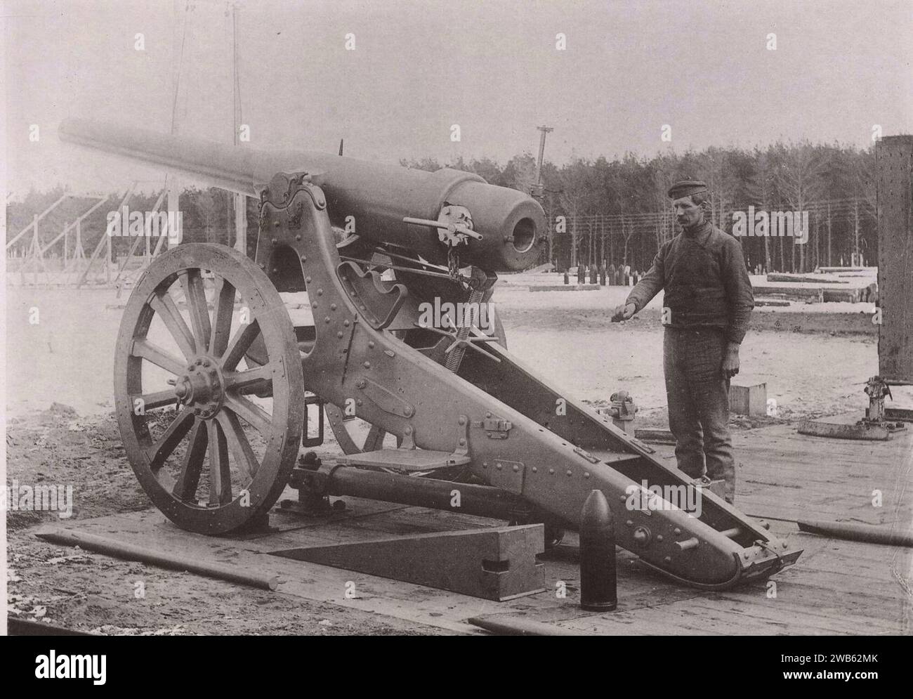 15 cm. Garnison et canon de siège L28 C88 sur chariot mobile avec frein hydraulique. Banque D'Images