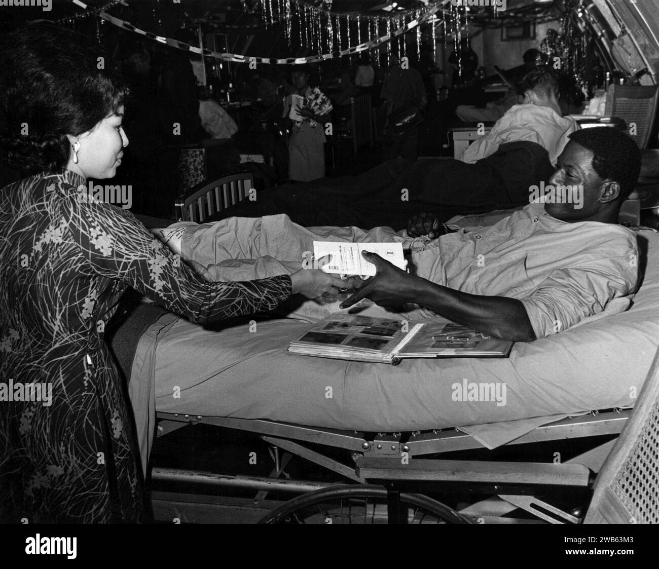 18-0197-031 NSA Hospital Danang - épouse du général Hoàng Xuân Lãm. Banque D'Images