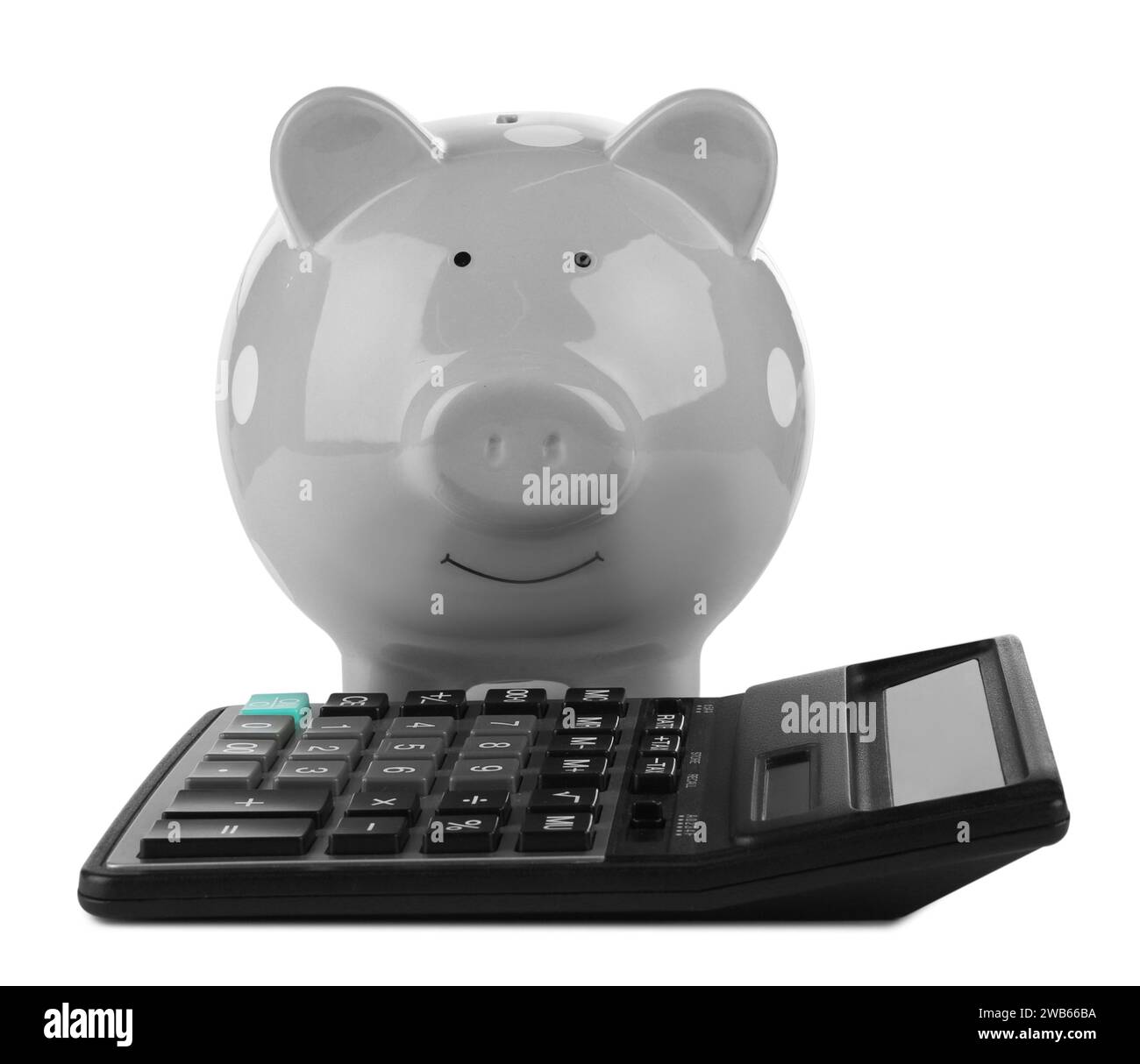 Calculatrice et tirelire grise isolée sur blanc Banque D'Images