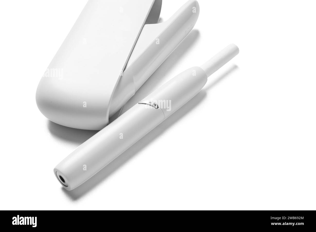 Cigare électronique moderne avec bâton isolé sur fond blanc Photo Stock
