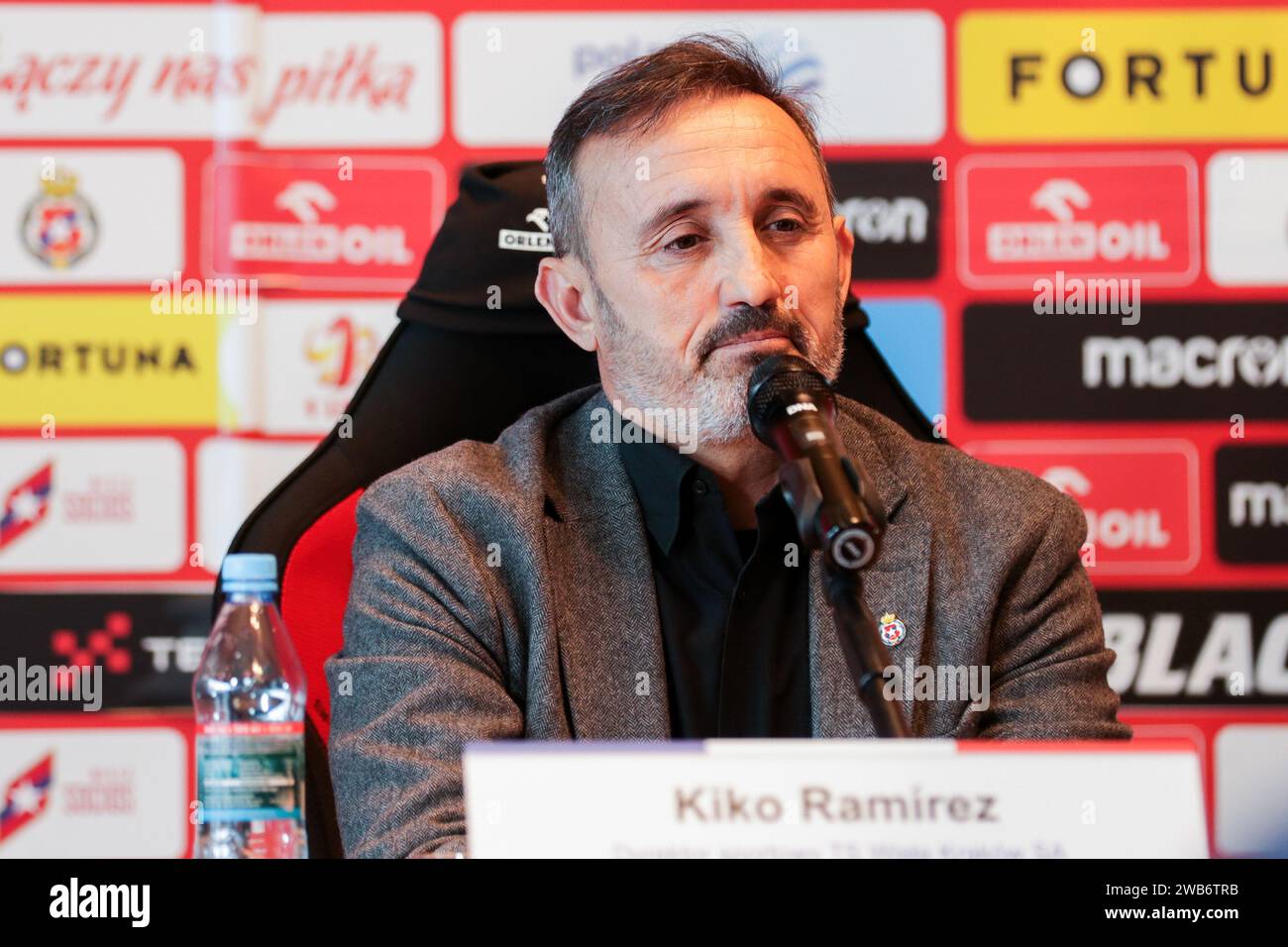 Cracovie, Pologne. 08 janvier 2024. KIKO Ramirez de Wisla Krakow vu lors d'une conférence de presse lors de la présentation du nouvel entraîneur de Wisla Krakow au Stade Municipal de Cracovie. Crédit : SOPA Images Limited/Alamy Live News Banque D'Images