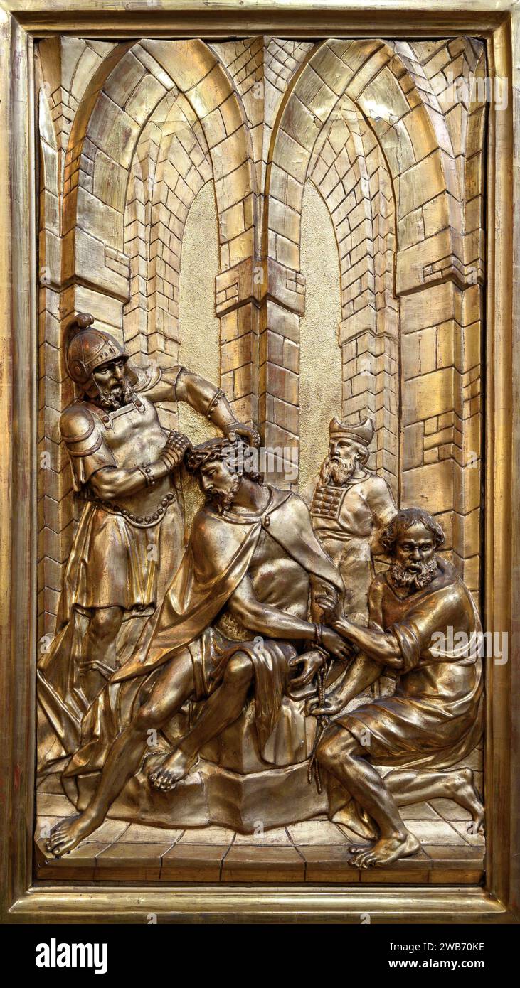 Le couronnement avec des épines – une sculpture en relief. Église de Saint Giles (Kirche St. Ägyd) à Gumpendorf, Vienne. Banque D'Images