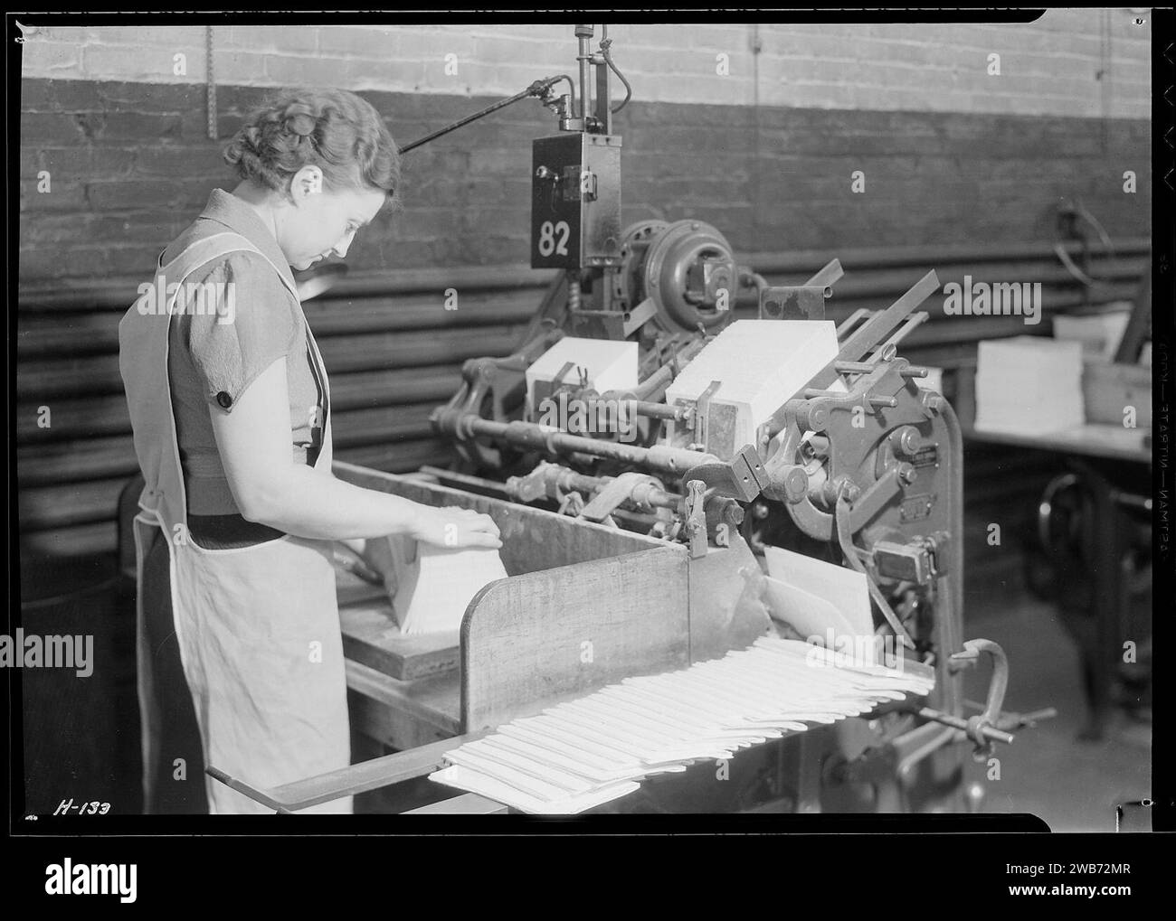 Beulah Wilhelm, 205 Wanola Street, Kingsport, Tennessee. Compétence et expérience sont requises pour cette opération... - Banque D'Images