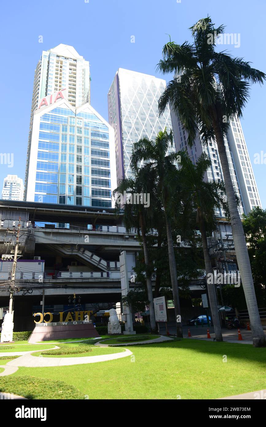 Immeubles de bureaux modernes le long de Sathon Rd. À Bangkok, Thaïlande. Banque D'Images
