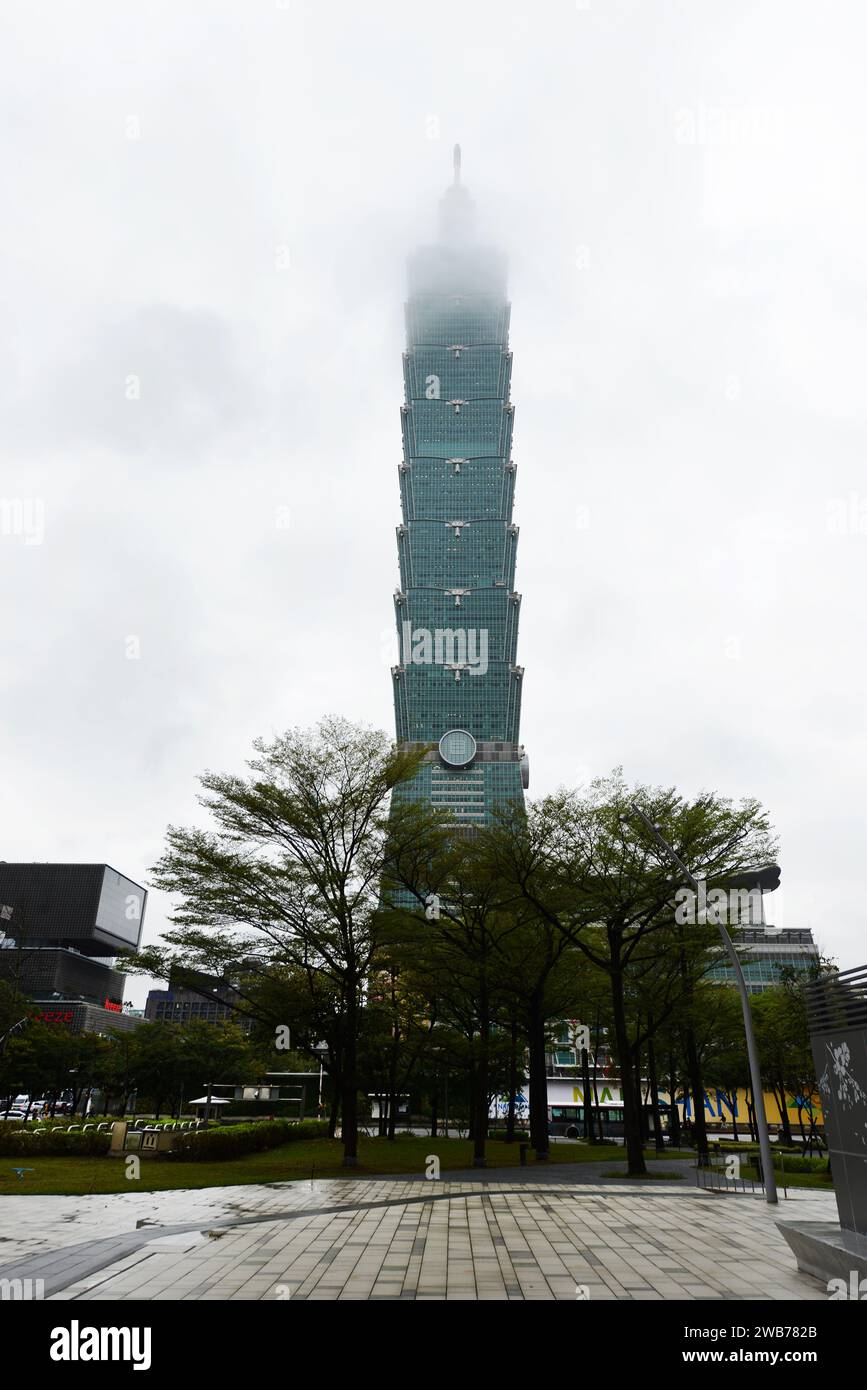 Le gratte-ciel Taipei 101 dans le quartier financier de Taipei, Taiwan. Banque D'Images