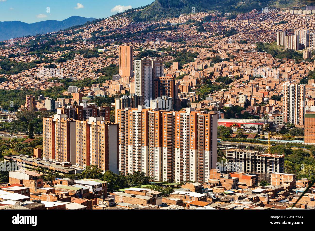 Vue sur le paysage urbain de Copacabana, banlieue de Medellin. Ville et municipalité dans le département colombien d'Antioquia. Colombie Banque D'Images