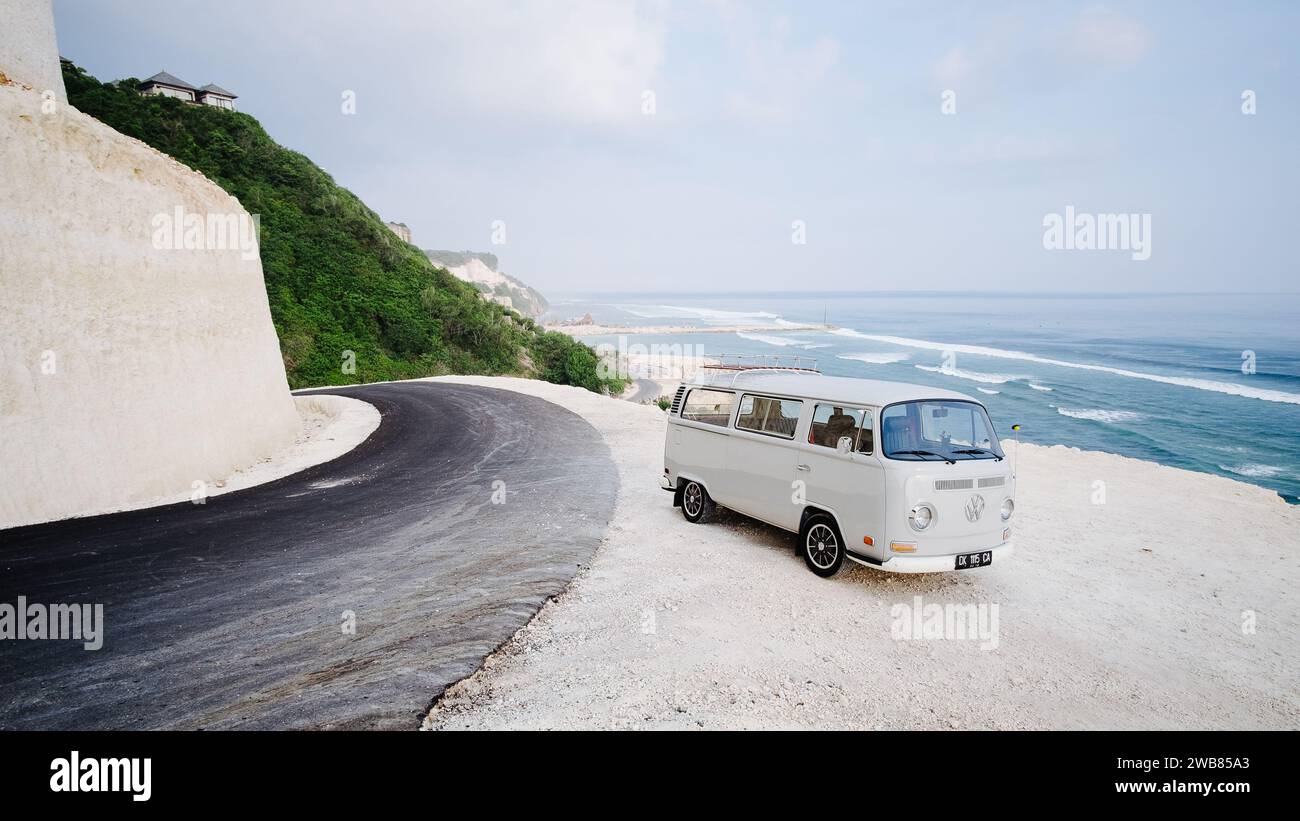 1972 VW Kombi Melasti Beach, Ungasan, Bali - Indonésie objectif Fujifilm X-T1 Samyang 12mm Banque D'Images
