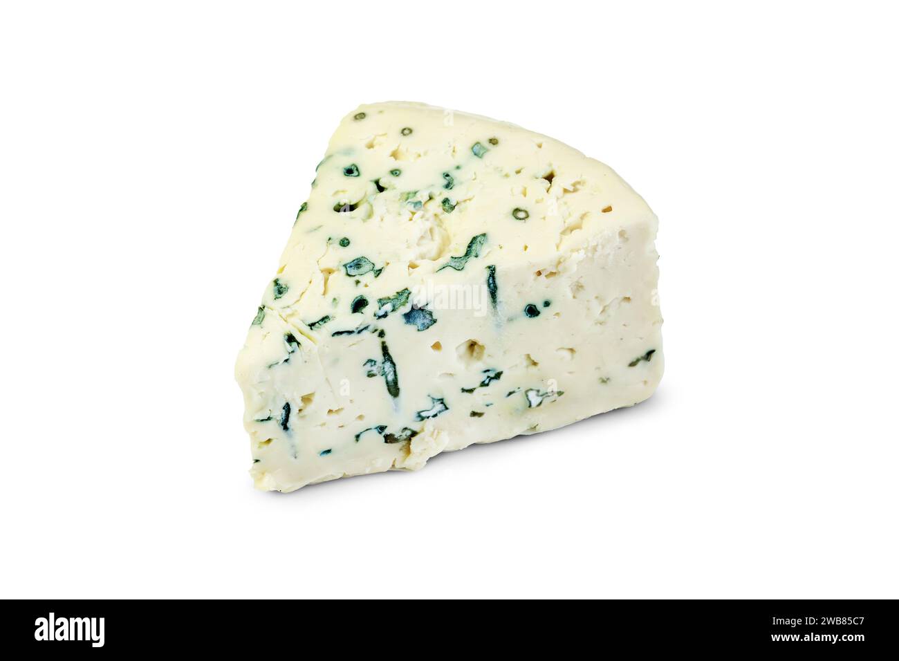 Fromage bleu isolé sur fond blanc. fromage avec moisissure bleue Banque D'Images