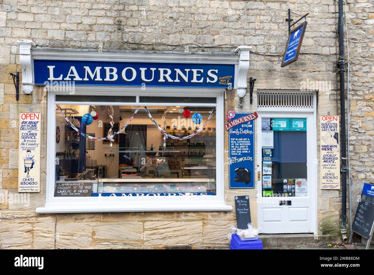 Stow on the Wold, ville de marché dans les cotswolds anglais, boucherie familiale traditionnelle anglaise dans le centre-ville, Gloucestershire, Angleterre, Royaume-Uni, 2023 Banque D'Images