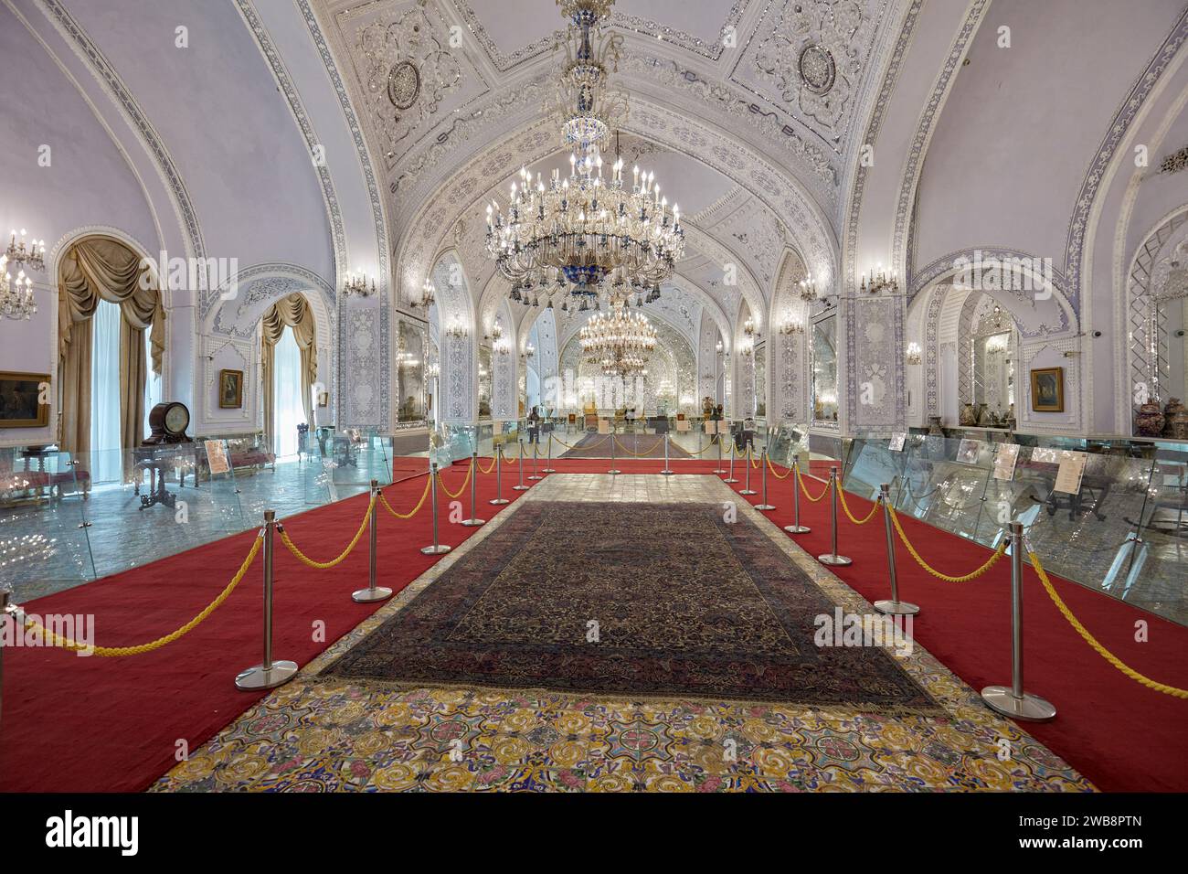 Vue intérieure de la salle Salam (salle de réception, alias salle du couronnement) dans le palais du Golestan. Téhéran, Iran. Banque D'Images
