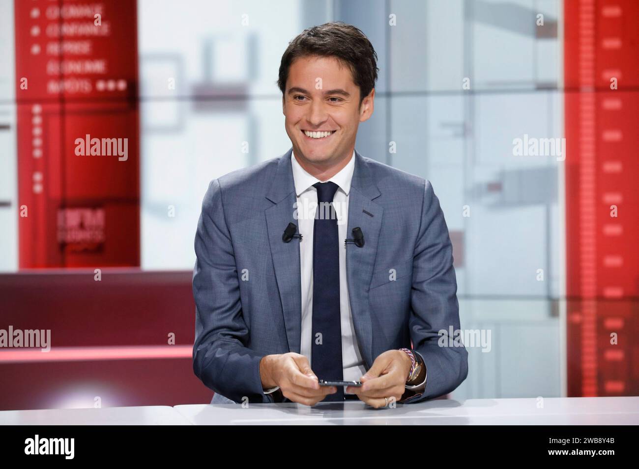 Paris, France. 12 juillet 2020. © PHOTOPQR/LE PARISIEN/Olivier Corsan ; Paris ; 12/07/2020 ; Paris, France, le 12 juillet 2020. Gabriel Attal, Secrétaire d'État près du Premier ministre, porte-parole du gouvernement, est l'invitation de l'émission BFM POLITIQUE sur la chaîne d'information Continuer. Crédit : MAXPPP/Alamy Live News Banque D'Images