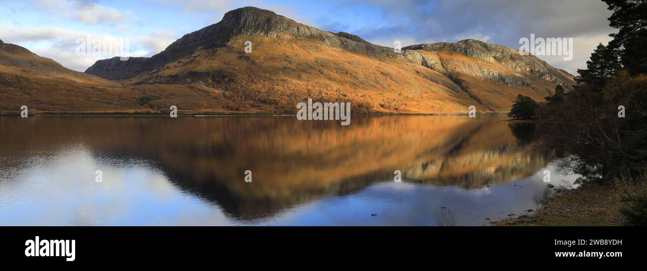 Slioch montagne reflétée dans Loch Maree, Wester Ross, Highlands d'Écosse, Royaume-Uni Banque D'Images