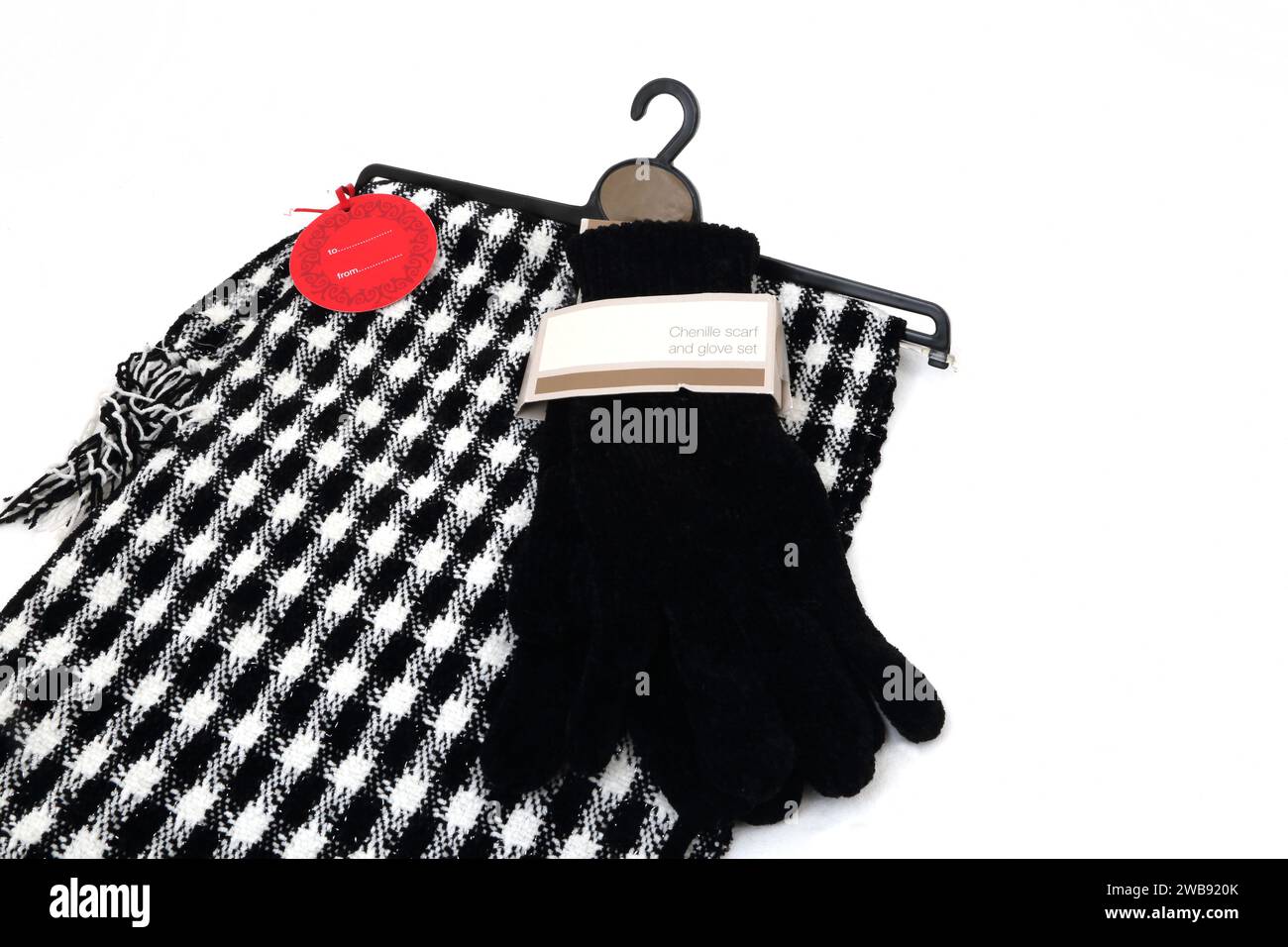 Ensemble écharpe et gants en chenille noir et blanc Banque D'Images