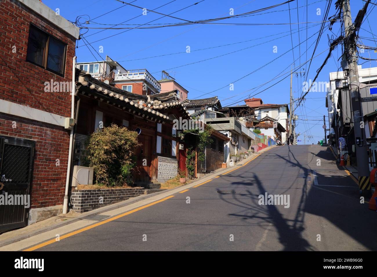 Bukchon Hanok Village à Séoul, Corée du Sud. Rue de la vieille ville. Banque D'Images