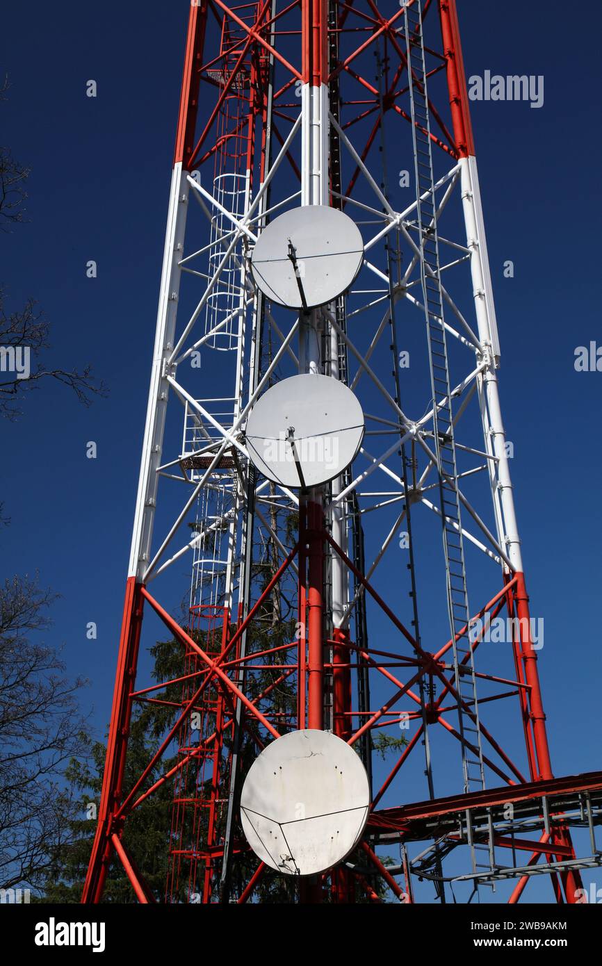 Station de base Telecom en Pologne. Equipement émetteur pour opérateur mobile. Banque D'Images