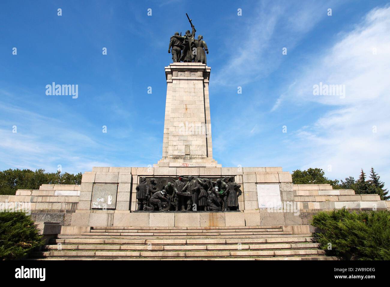 SOFIA, BULGARIE - 17 AOÛT 2012 : Monument à l'armée soviétique à Sofia, Bulgarie. C'est un monument controversé, fréquemment vandalisé. Son retrait Banque D'Images
