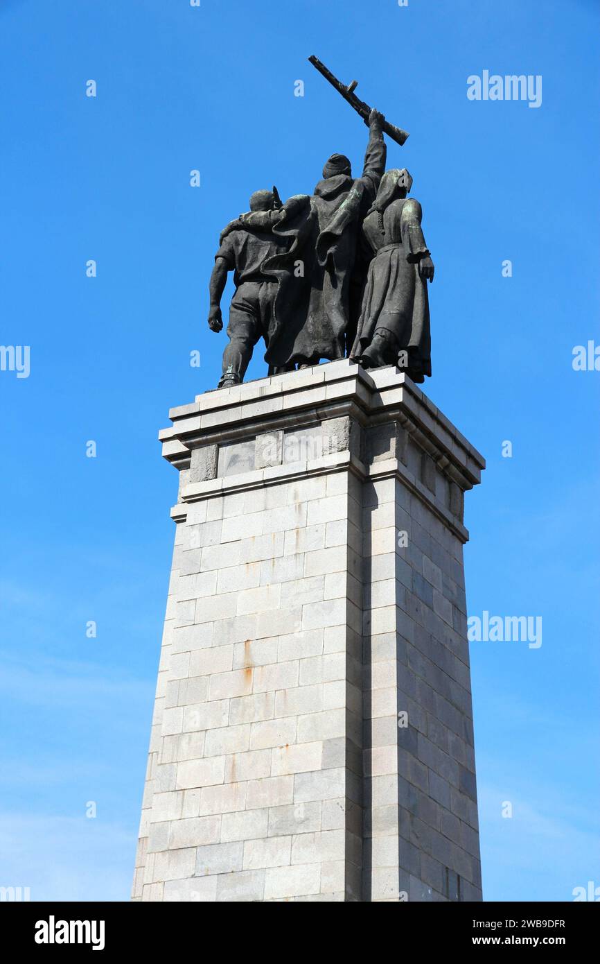 SOFIA, BULGARIE - 17 AOÛT 2012 : Monument à l'armée soviétique à Sofia, Bulgarie. C'est un monument controversé, fréquemment vandalisé. Son retrait Banque D'Images