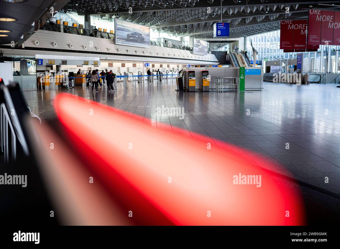 Streik am Flughafen Frankfurt 27.03.2023 Frankfurt Mitarbeiter streiken am Flughafen Fraport, Leere Halle Schalterhalle Abflug B , terminal 1. Francfort Francfort Hesse Allemagne *** grève à l'aéroport de Francfort 27 03 2023 employés de Francfort en grève à l'aéroport de Fraport, hall vide comptoir hall départ B , terminal 1 Francfort Hesse Allemagne Banque D'Images