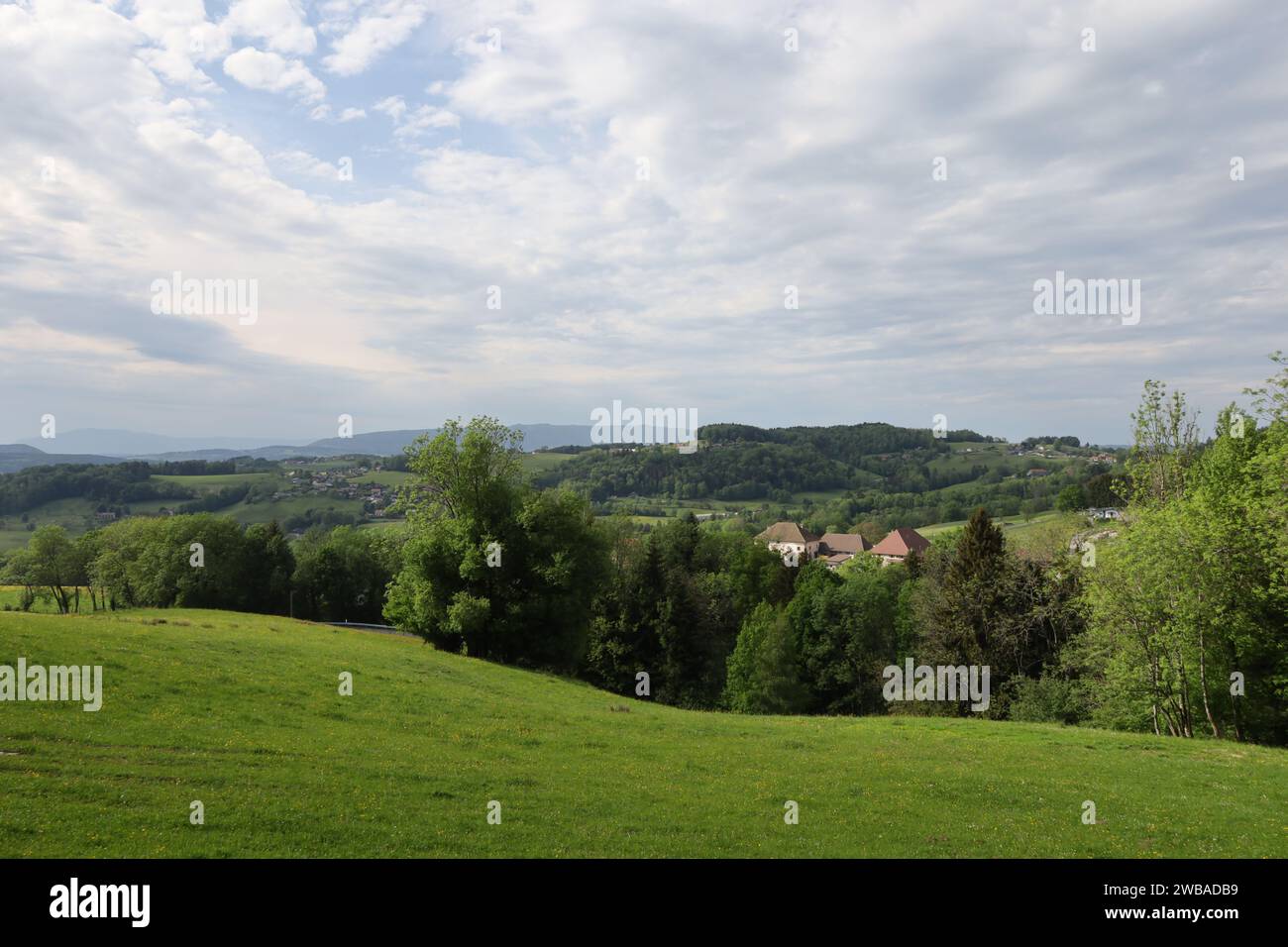 Vue sur une vallée en haute-Savoie Banque D'Images