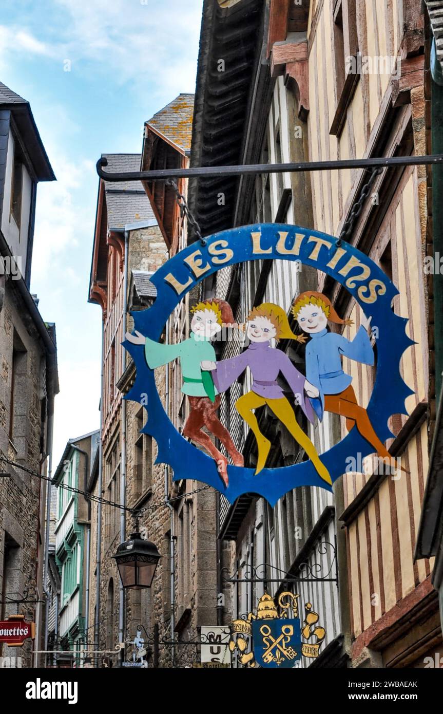 Mignon enseigne 'les lutins' (les elfes) sur Grande rue, Mont Saint Michel, Mont-St-Michel, Normandie, Francex Banque D'Images