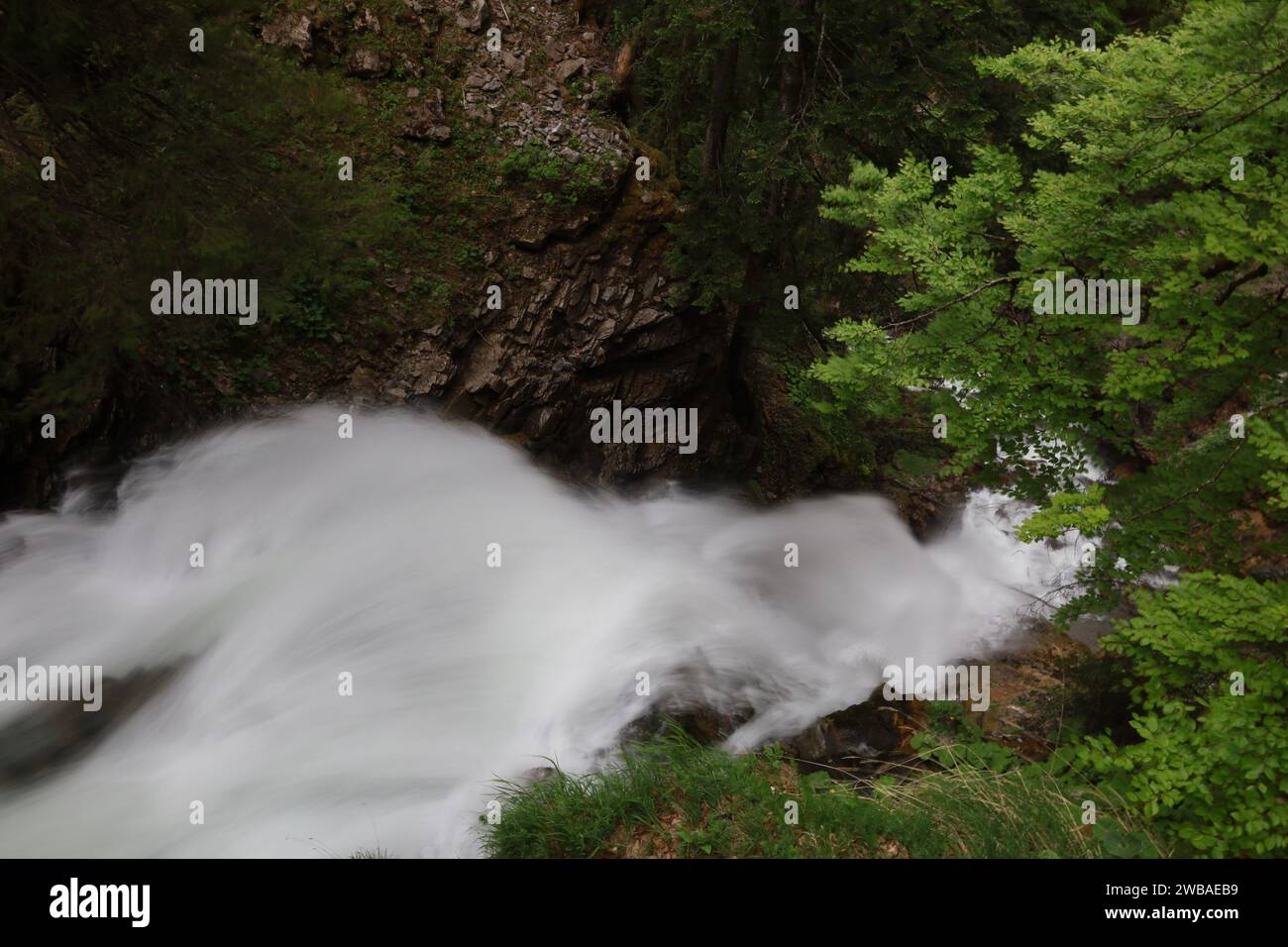 Vue sur une cascade dans le département de la haute-Savoie Banque D'Images