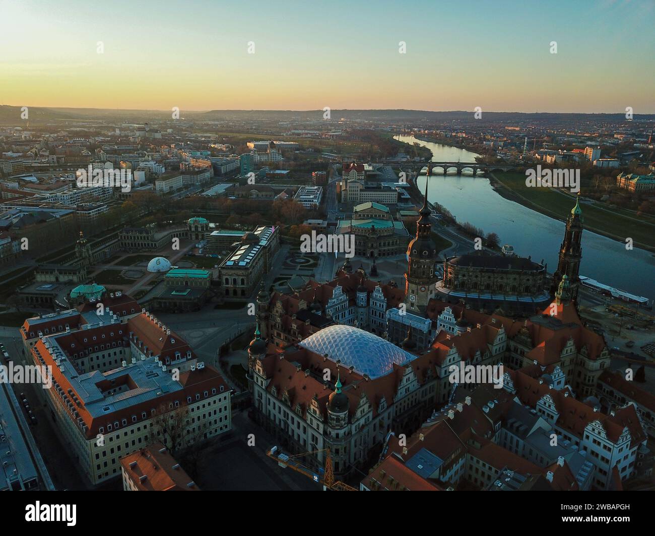 Dresden BEI Sonnenuntergang aus der Luft Banque D'Images