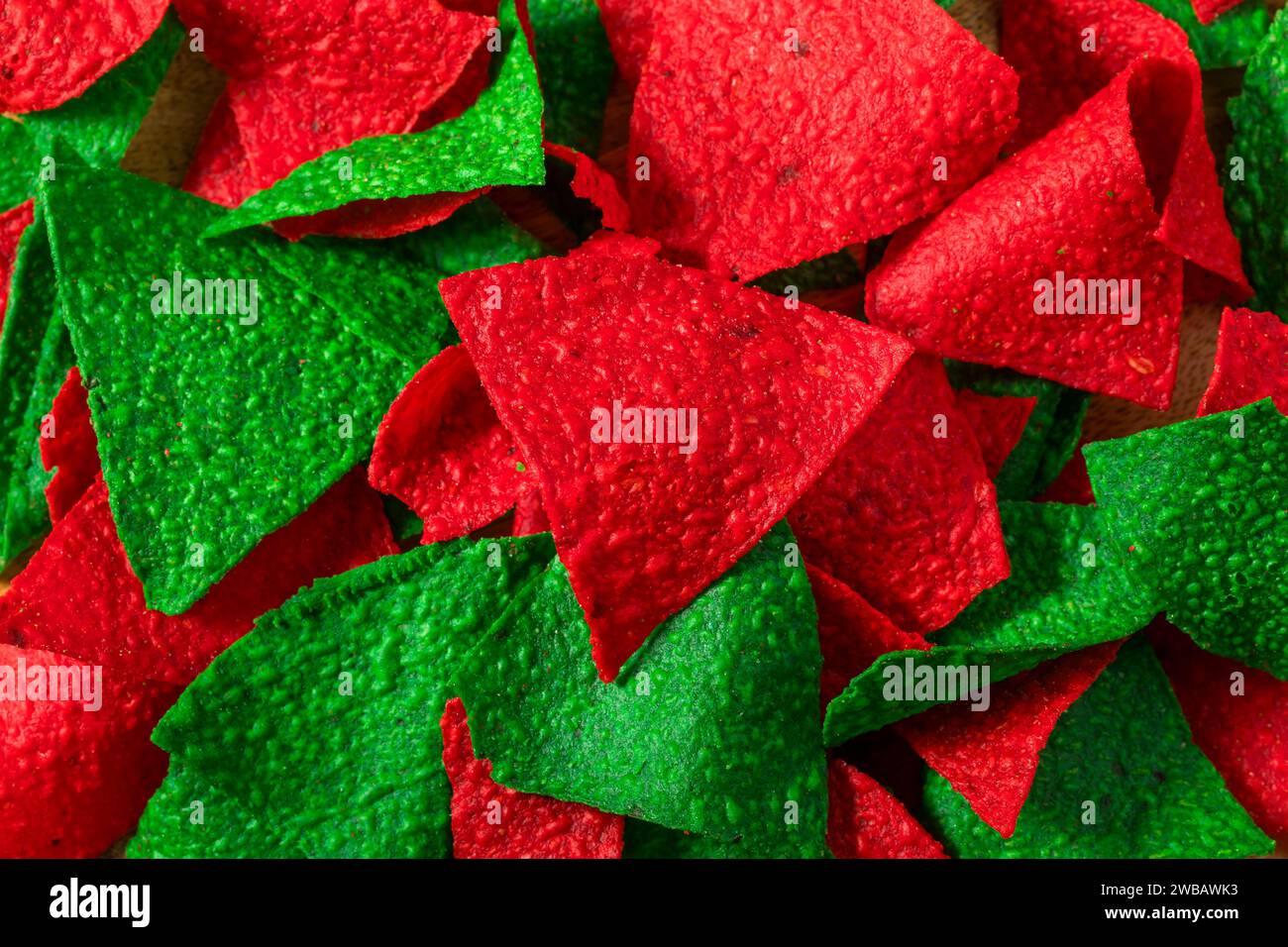 Croustilles tortilla de Noël rouges et vertes avec salsa Banque D'Images