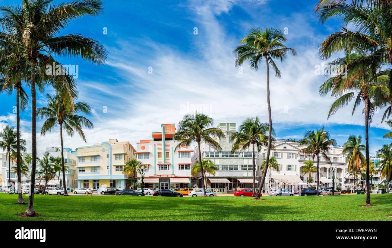 Miami Beach, Floride, États-Unis paysage urbain avec des bâtiments art déco sur Ocean Drive. Banque D'Images