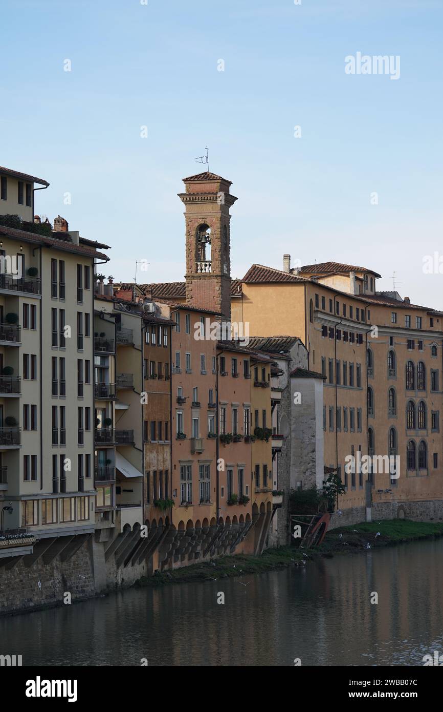 Pont Ponte Vecchio avec boutiques et bâtiments sur le pont à Florence Italie Banque D'Images