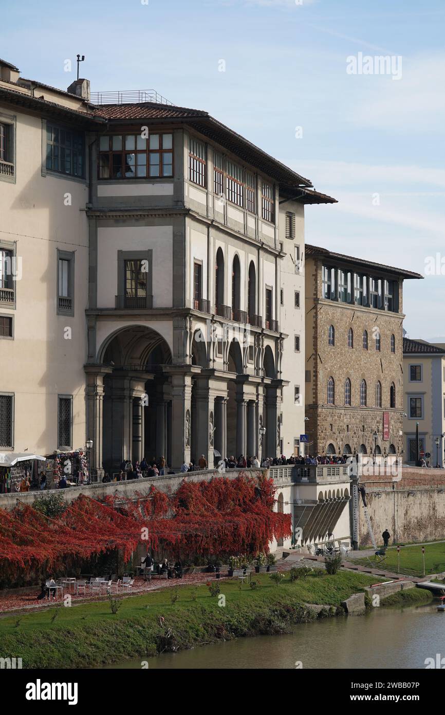 Pont Ponte Vecchio avec boutiques et bâtiments sur le pont à Florence Italie Banque D'Images