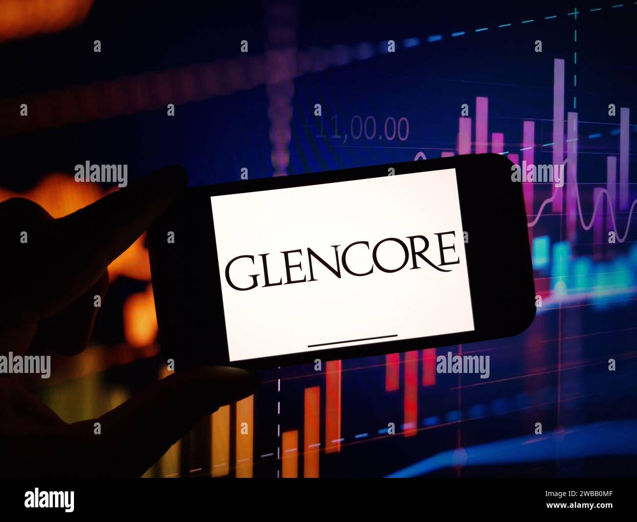 KONSKIE, Pologne - 07 janvier 2024 : logo de la société Glencore affiché sur l'écran du téléphone portable Banque D'Images