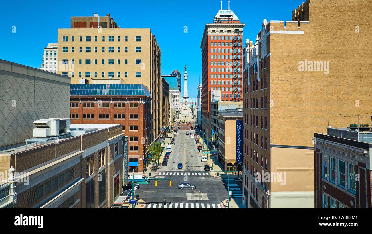 Aerial Downtown Indianapolis Street avec Monument Circle View Banque D'Images