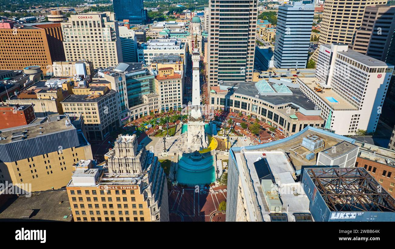 Vue aérienne de Monument Circle et High-Rises dans le centre-ville d'Indianapolis Banque D'Images