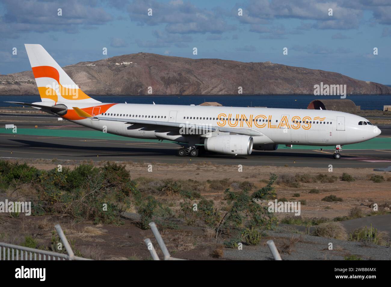 Avion de ligne long rayon d'action Airbus A330 de la compagnie Sunclass Banque D'Images