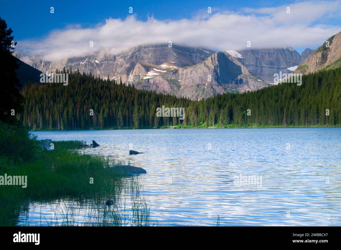 Swiftcurrent Lake au Mont Gould, parc national Glacier, Montana Banque D'Images