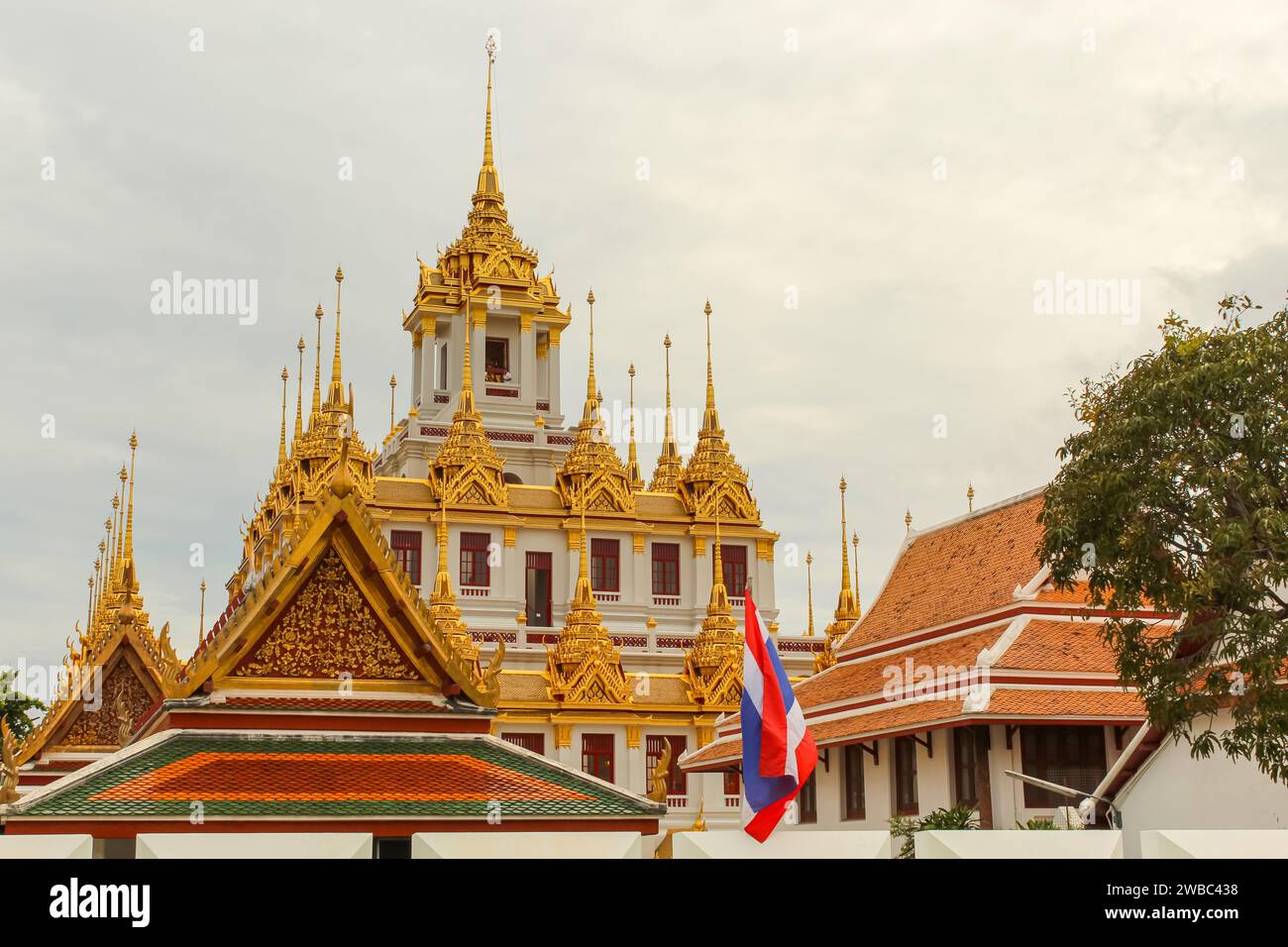 Loha Prasat (Wat Ratchanatdaram Worawihan) était connu comme le temple de fer ou le château de métal, Bangkok, Banque D'Images