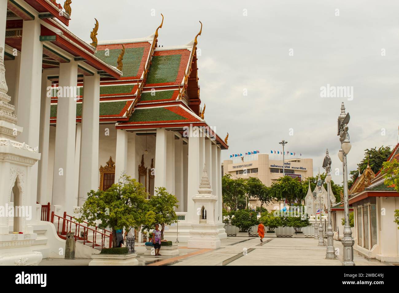 Magnifique ciel et temple Wat Ratchanatdaram à Bangkok, Thaïlande. Architecture thaïlandaise: Wat Ratchanadda, Loha Prasat et pavillon thaïlandais traditionnel est AMO Banque D'Images