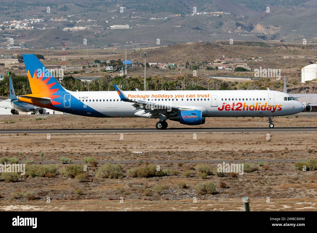 Tenerife, Espagne. 17 novembre 2023. Un Airbus 321 de Jet2.com vu à l'aéroport de Tenerife sur-Reina Sofia. Jet2.com vols à Tenerife à partir de 11 aéroport en Royaume-Uni. (Image de crédit : © Fabrizio Gandolfo/SOPA Images via ZUMA Press Wire) USAGE ÉDITORIAL SEULEMENT! Non destiné à UN USAGE commercial ! Banque D'Images