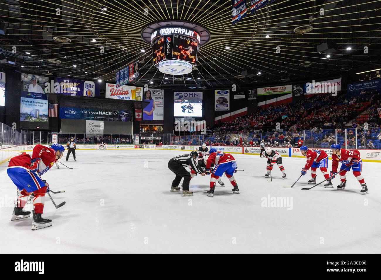 7 janvier 2024 : les joueurs d’Utica Comets et de Laval Rocket s’affrontent en deuxième période. Les Utica Comets ont accueilli le Rocket de Laval dans un match de la Ligue américaine de hockey au Adirondack Bank Center à Utica, New York. (Jonathan Tenca/CSM) Banque D'Images