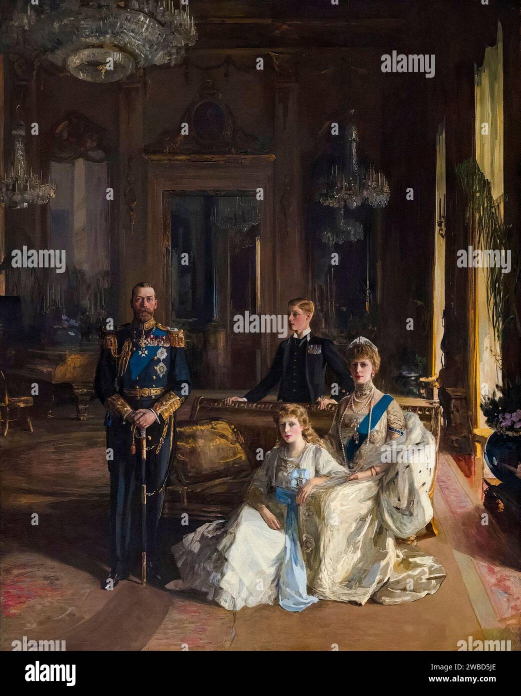 La famille royale au palais de Buckingham, 1913, le roi George V (1865-1936), son épouse la reine Mary (1867-1953), leur fils le prince Édouard, duc de Windsor, plus tard le roi Édouard VIII (1894-1972), et leur fille la princesse Mary, comtesse de Harewood (1897-1965) la princesse royale, portrait à l'huile sur toile de John Lavery, 1913 Banque D'Images