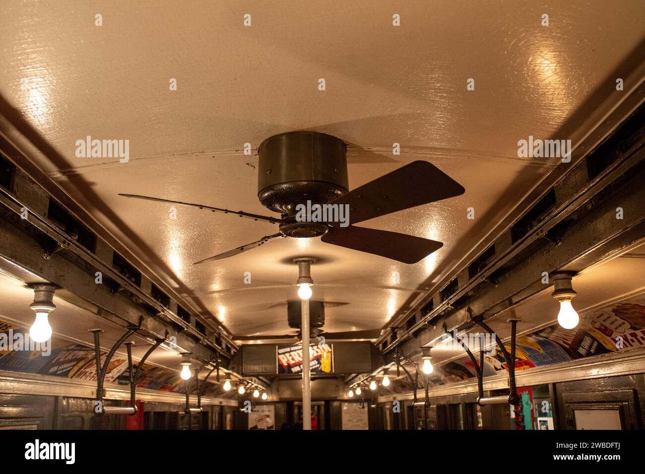 Un ventilateur de plafond à la station de métro du New York Transit Museum. Downtown Brooklyn, États-Unis Banque D'Images