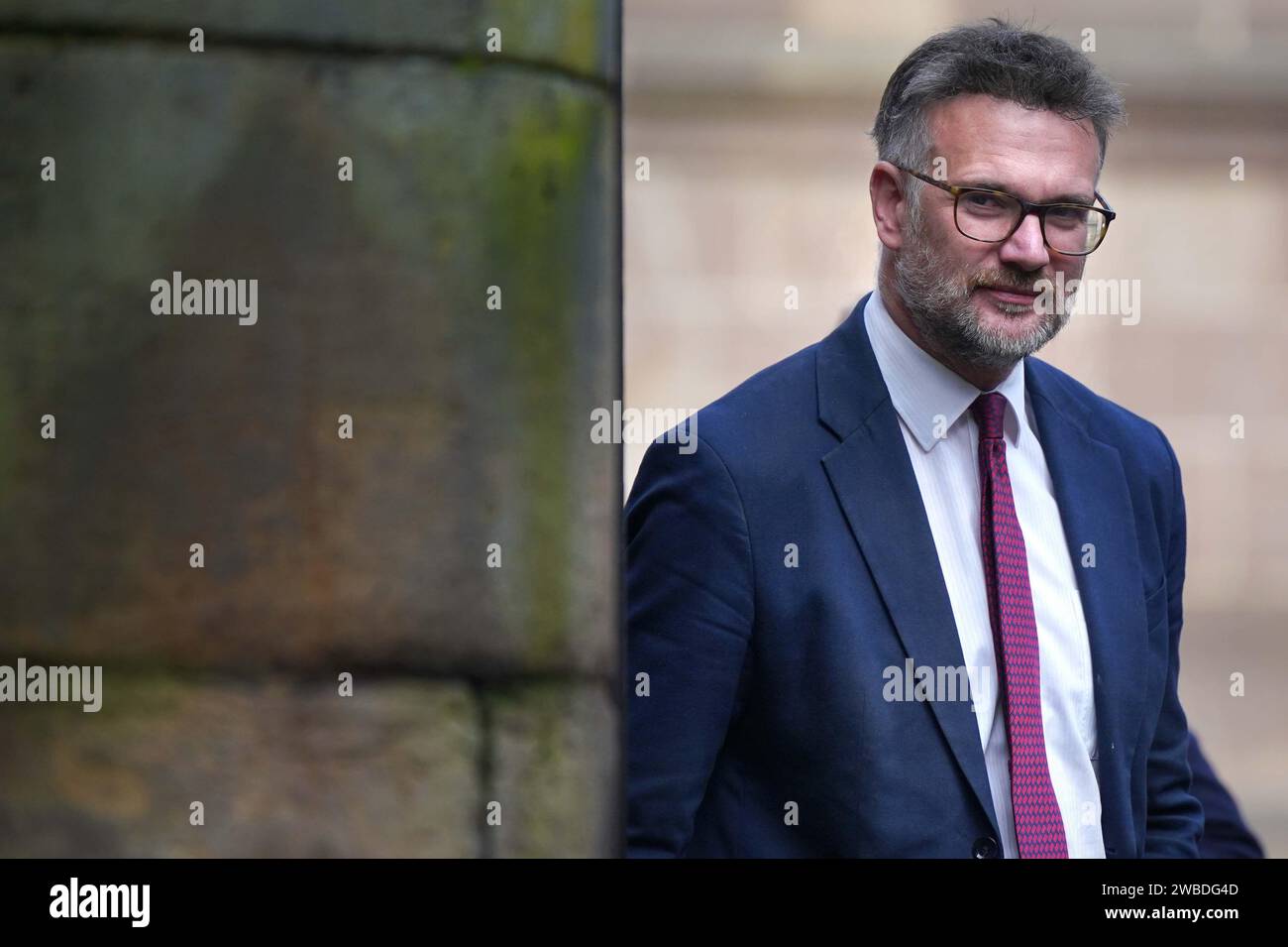 Charles Hanson quitte Derby Magistrates' court, le commissaire-priseur Bargain Hunt a plaidé non coupable aux accusations d'agression et de comportement coercitif contre sa femme, après que la police ait été appelée à signaler un incident domestique à son domicile dans le village de Quarndon, Derbyshire, en juin de l'année dernière. Date de la photo : mercredi 10 janvier 2024. Banque D'Images