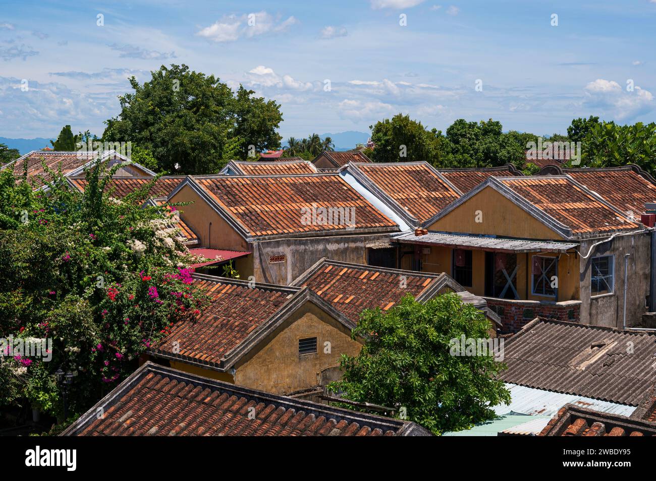 Les toits de Hoian, au centre du Vietnam. Hoian est un site classé au patrimoine mondial de l'UNESCO et une destination touristique populaire Banque D'Images